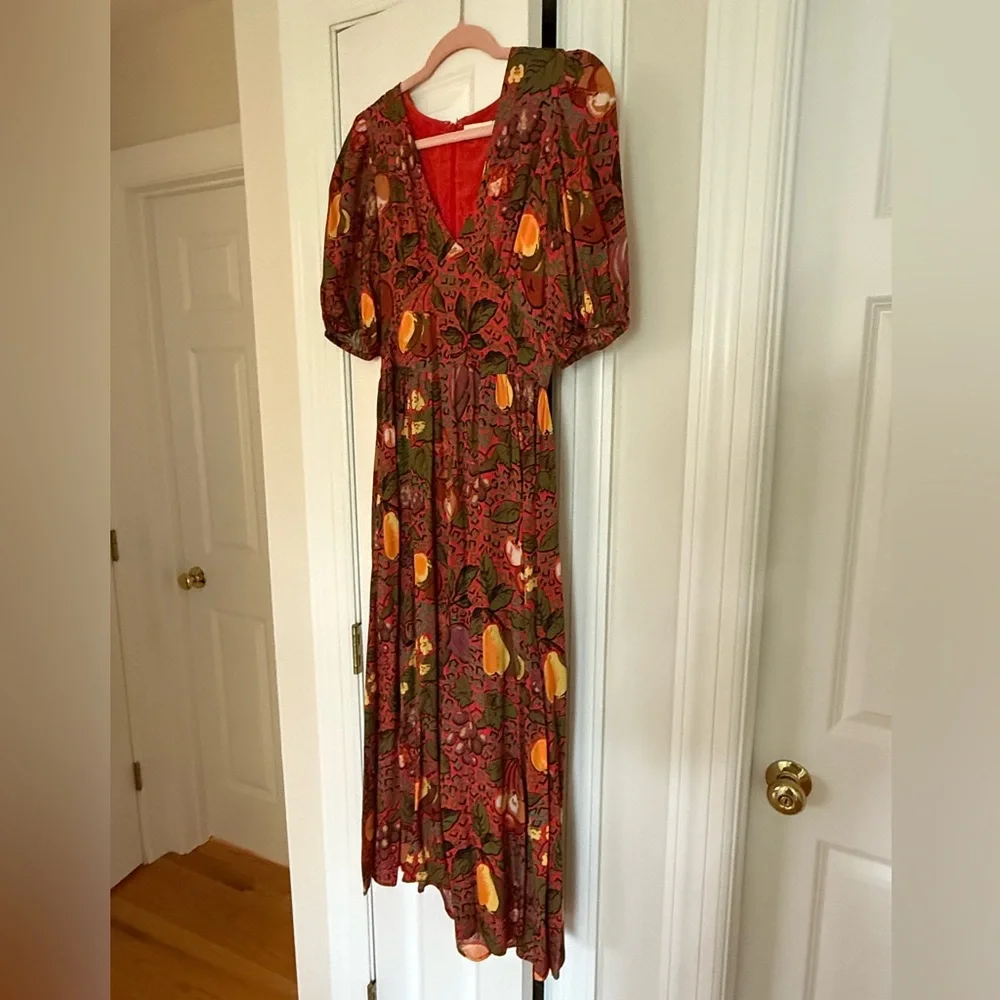 EUC Gwyneth Dress Highland Orchard Berry
Lulani Floral by Rhode - Picture 4 of 6